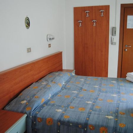 Hotel Trevi Cesenatico Room photo