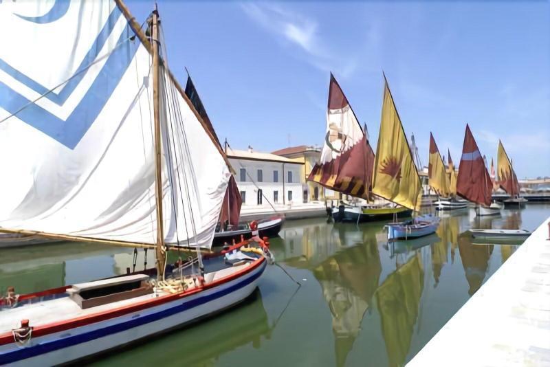 Hotel Trevi Cesenatico Exterior photo