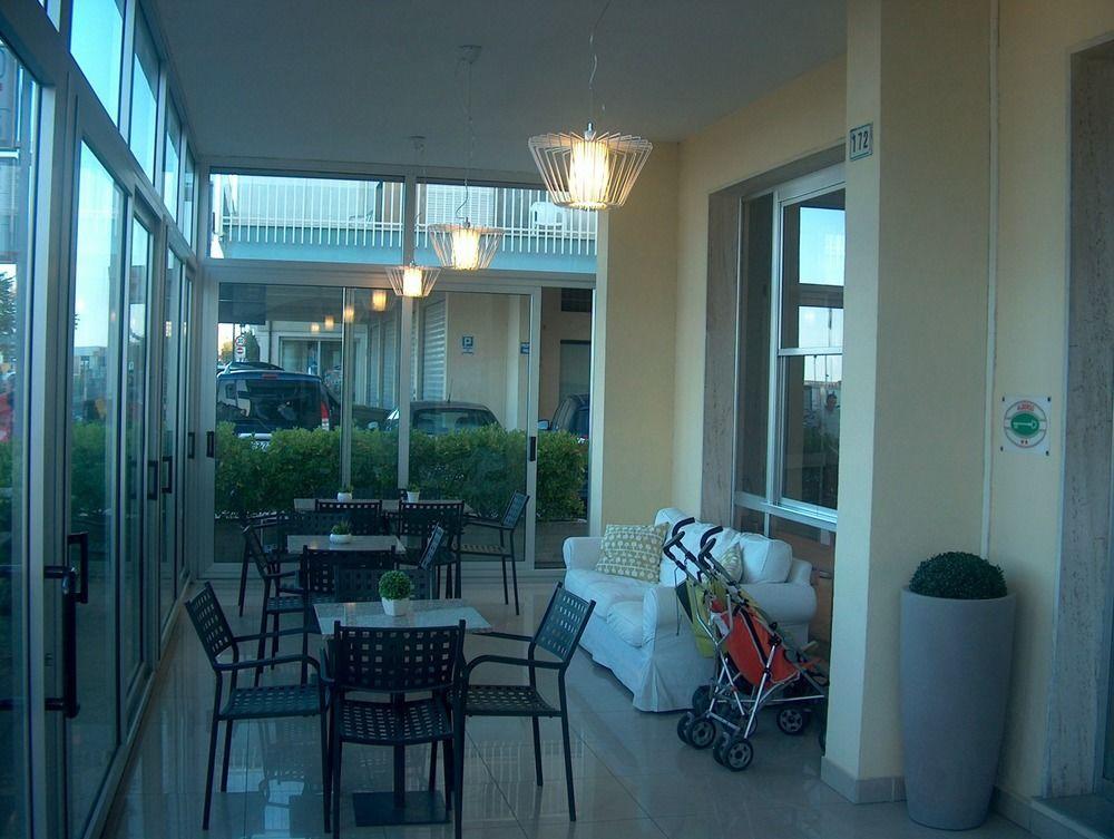 Hotel Trevi Cesenatico Exterior photo